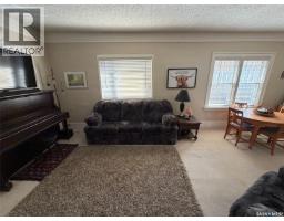 Enclosed porch - 515 1st Street E, Shaunavon, SK S0N2M0 Photo 8