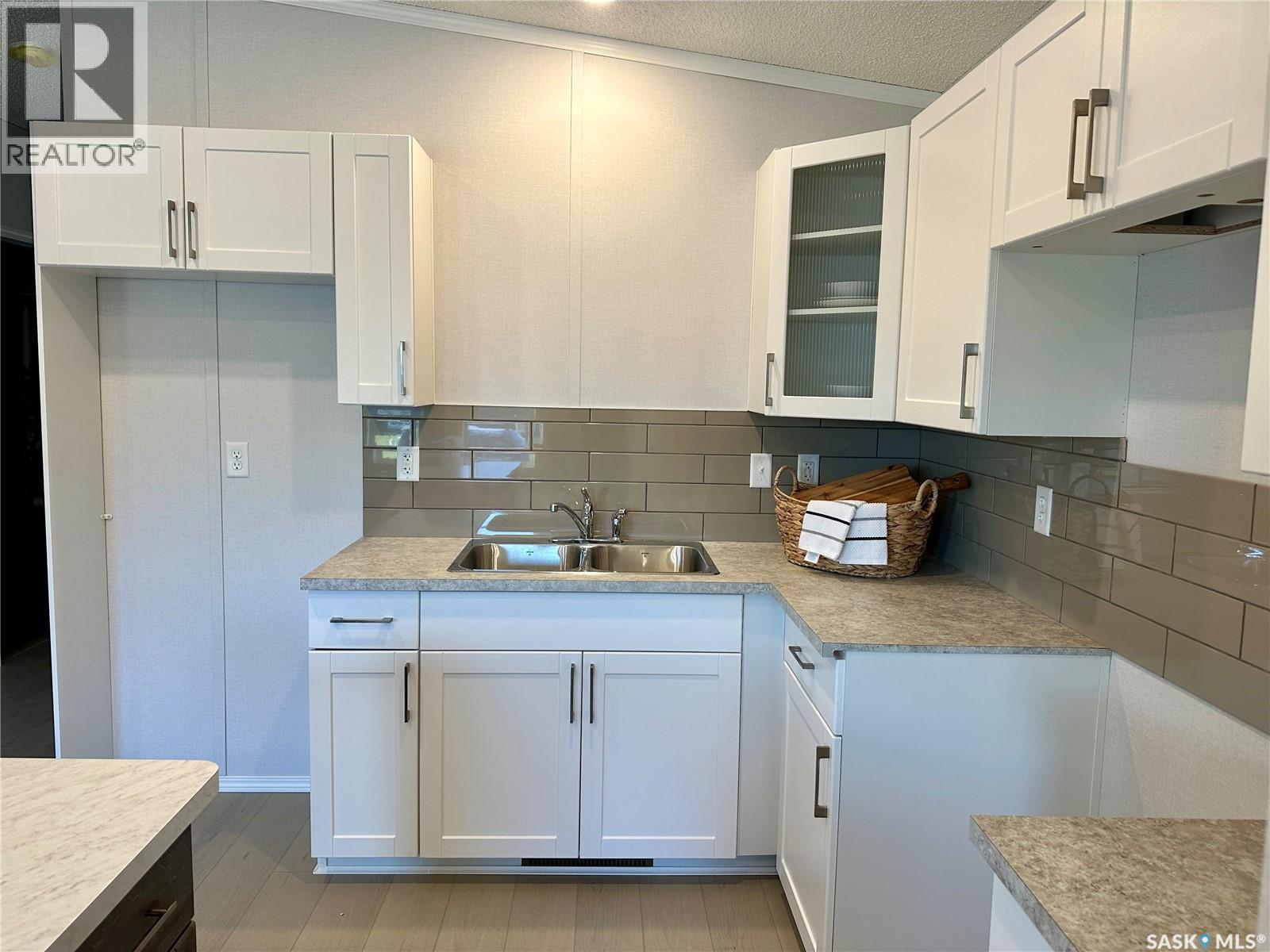 912 Quandt CRESCENT - 9
