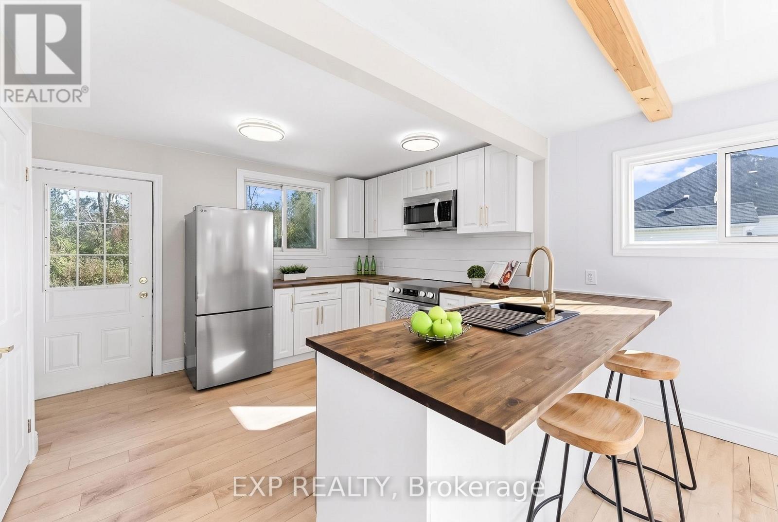 412 WINDMILL POINT ROAD N - 6