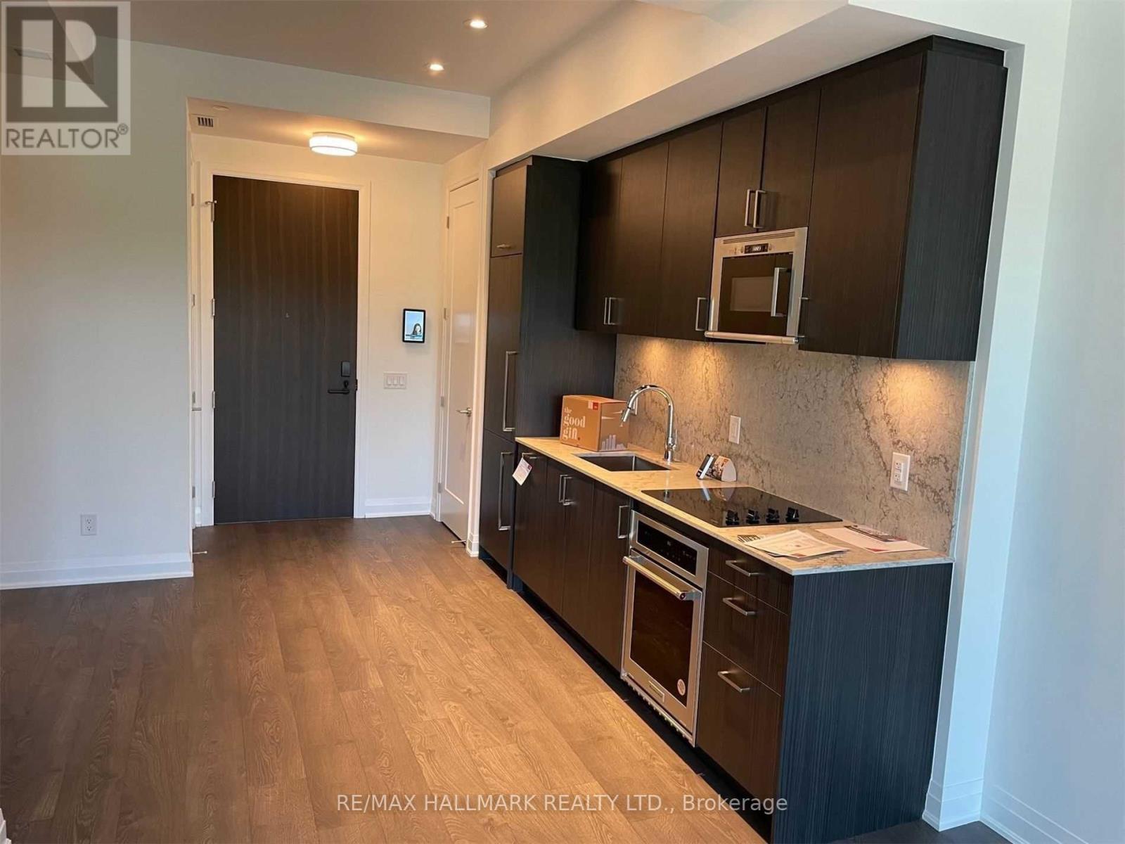 #PH23 280 HOWLAND AVENUE - 13