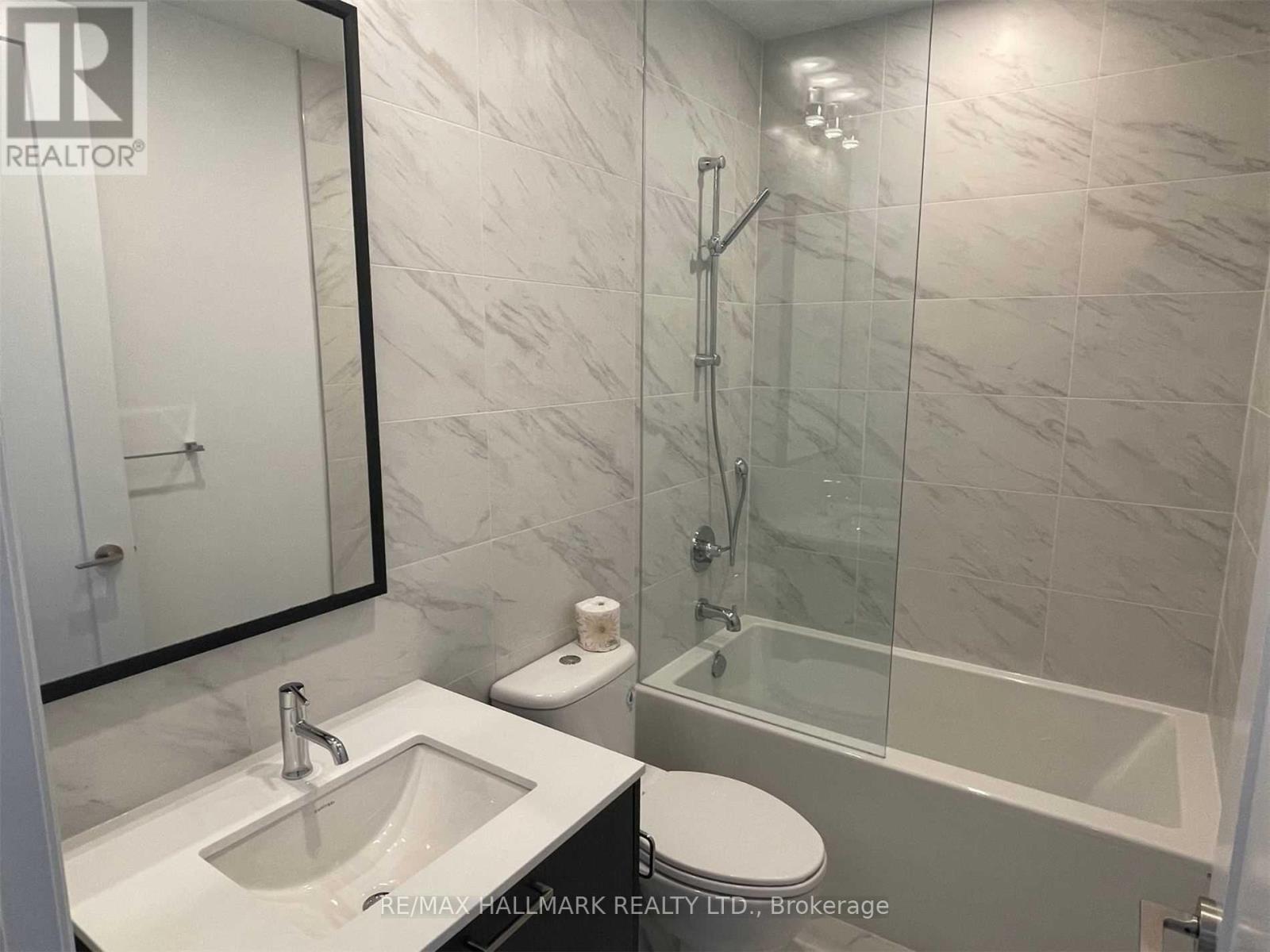 #PH23 280 HOWLAND AVENUE - 14