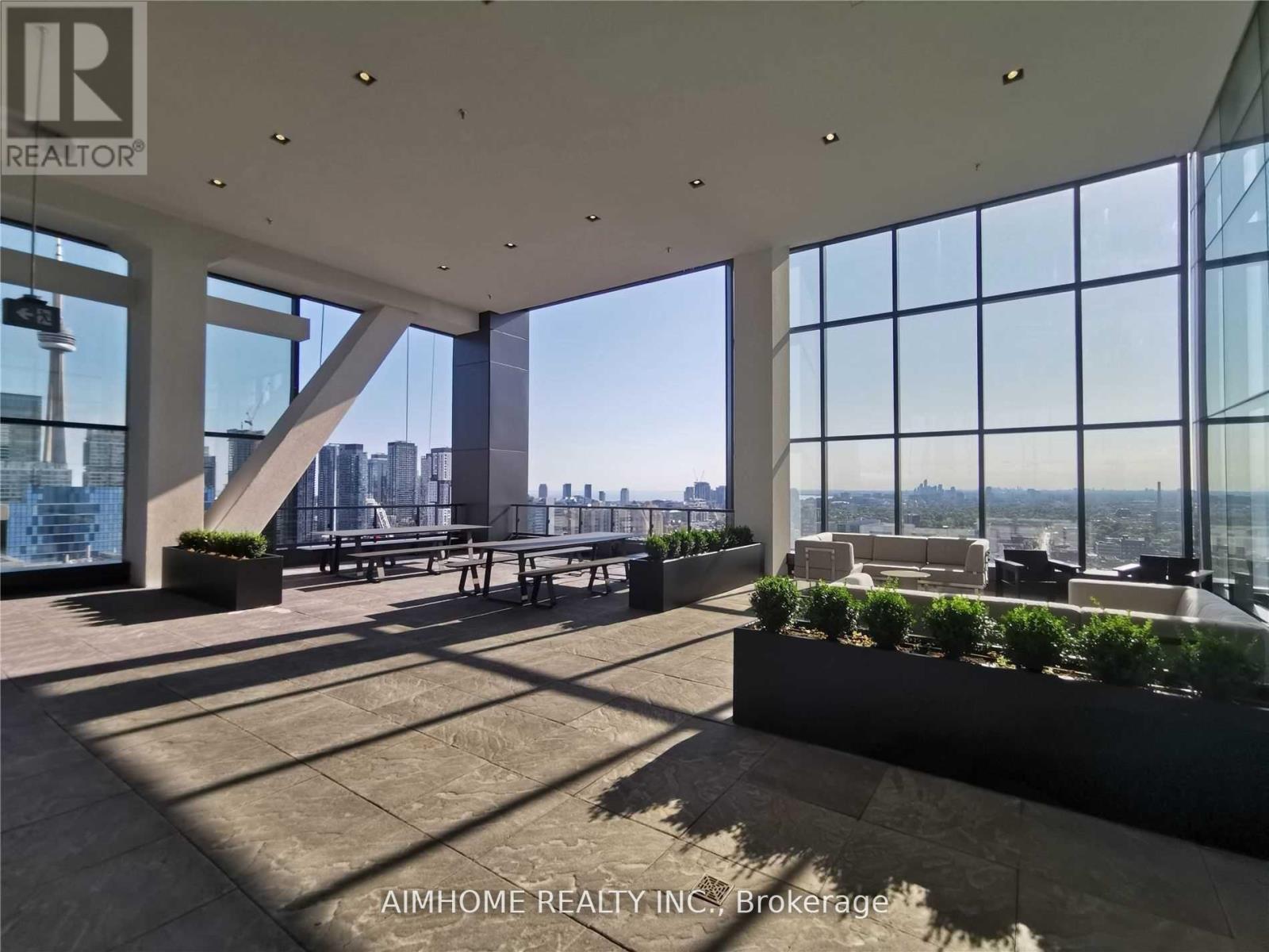 488 University Avenue — photo 10