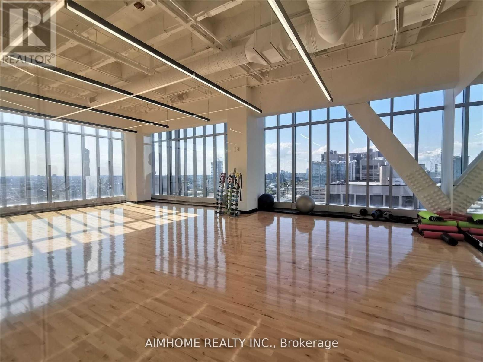 488 University Avenue — photo 13