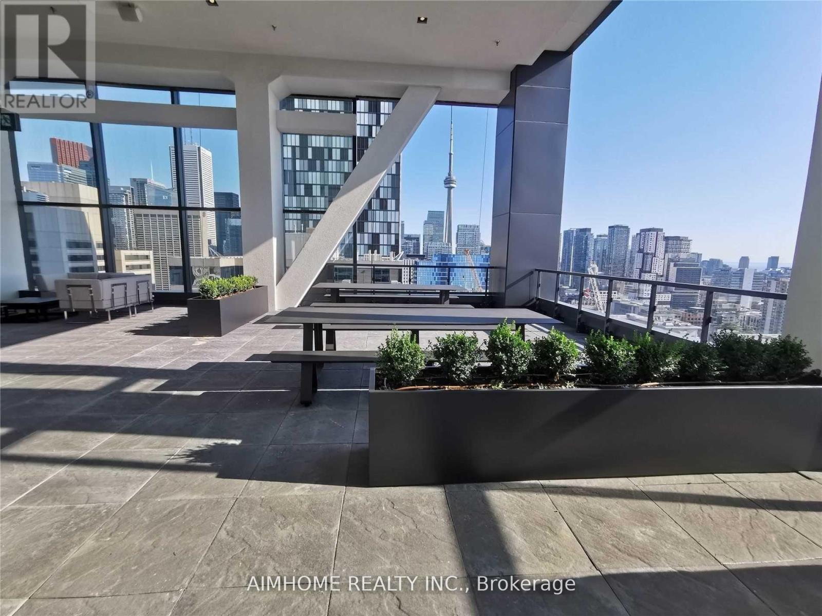 488 University Avenue — photo 2