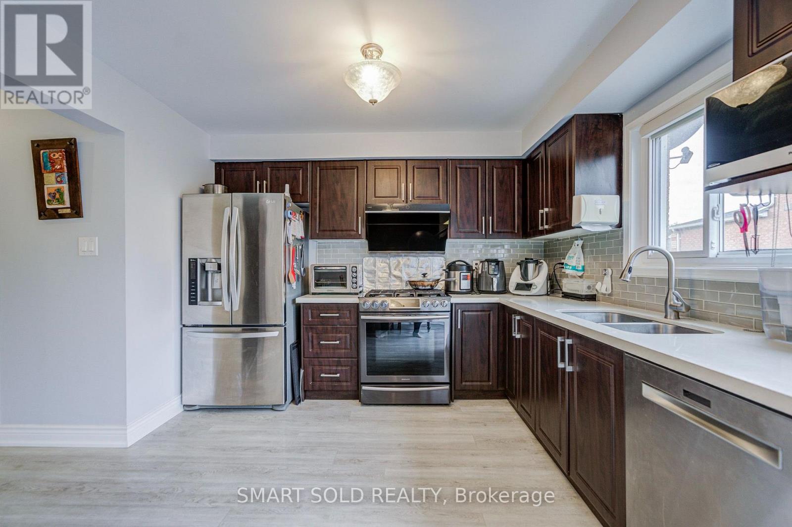 70 CONNERY CRESCENT - 14