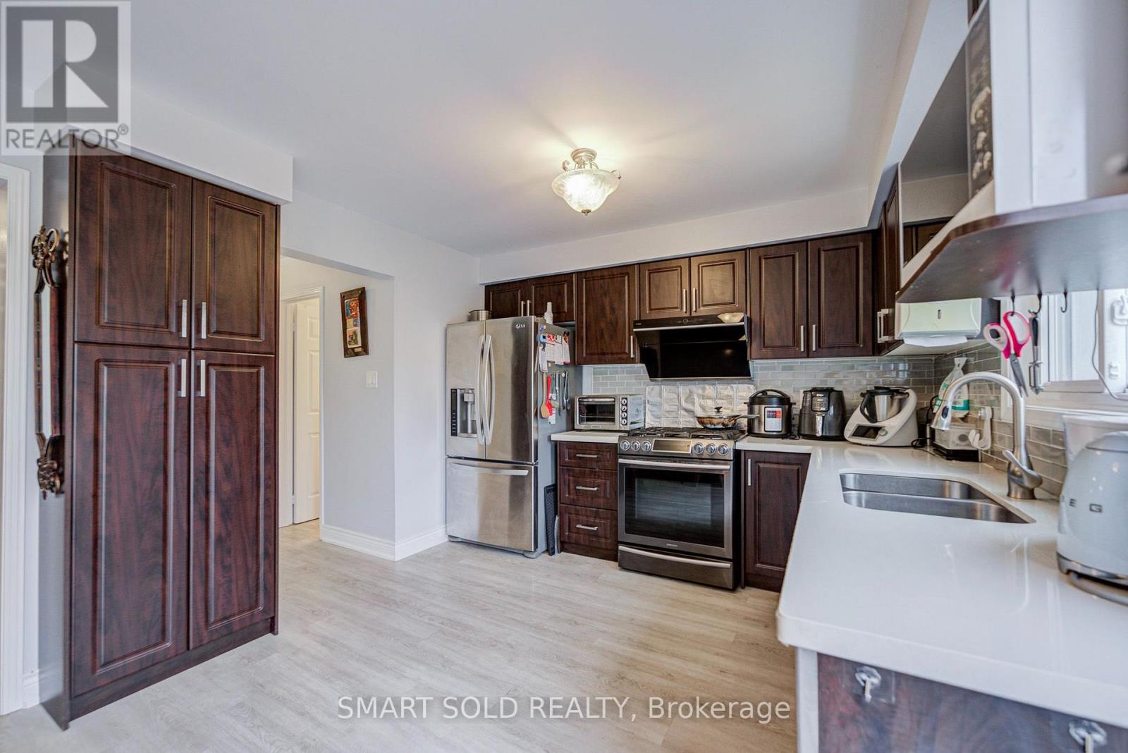 70 CONNERY CRESCENT - 15