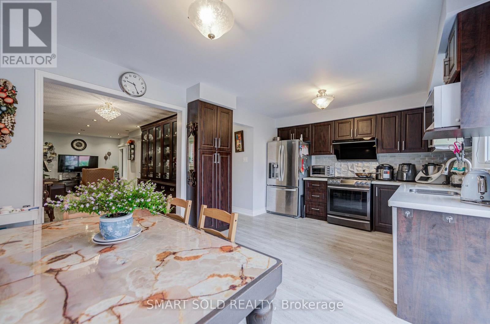70 CONNERY CRESCENT - 18