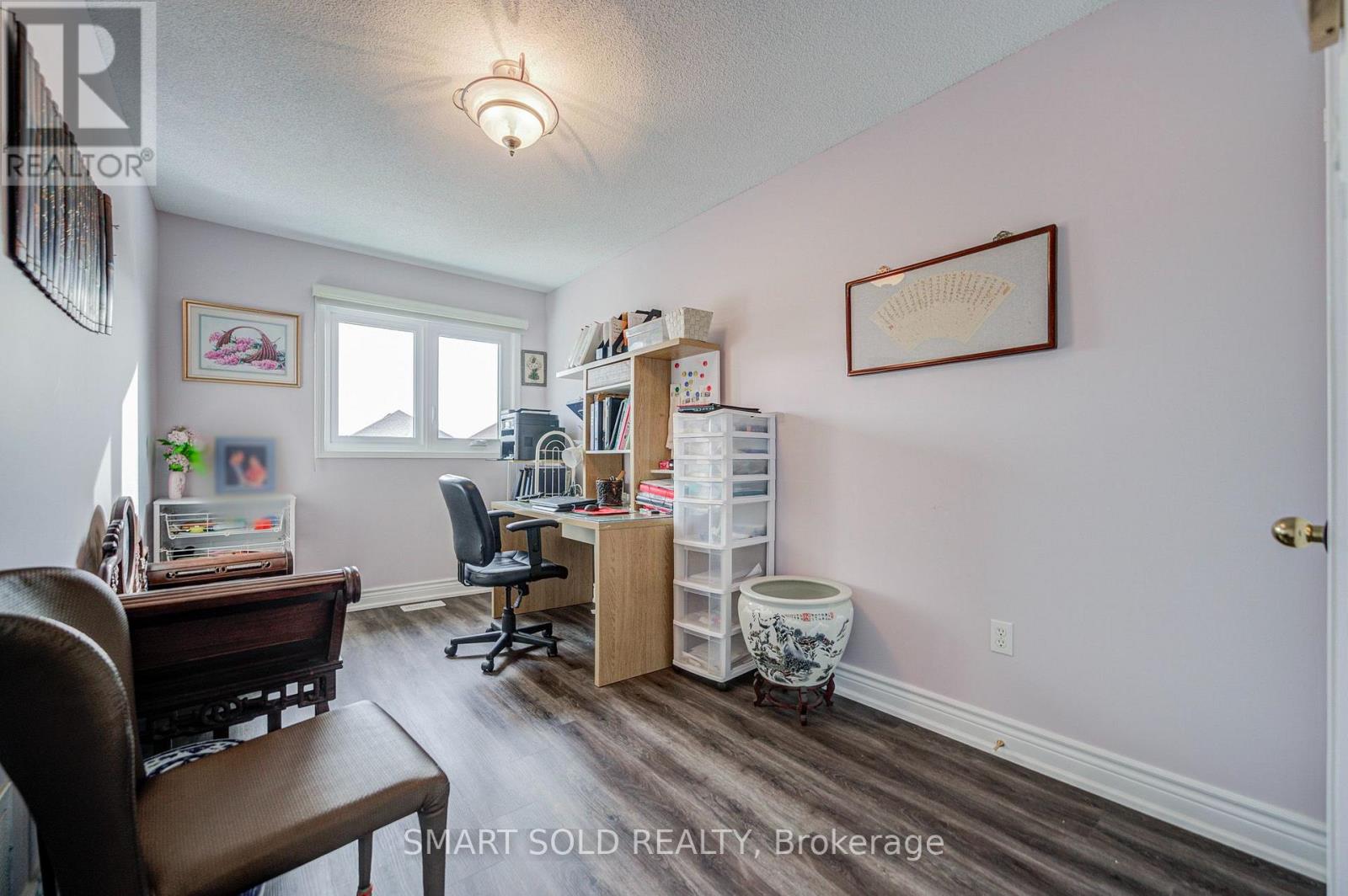 70 CONNERY CRESCENT - 33
