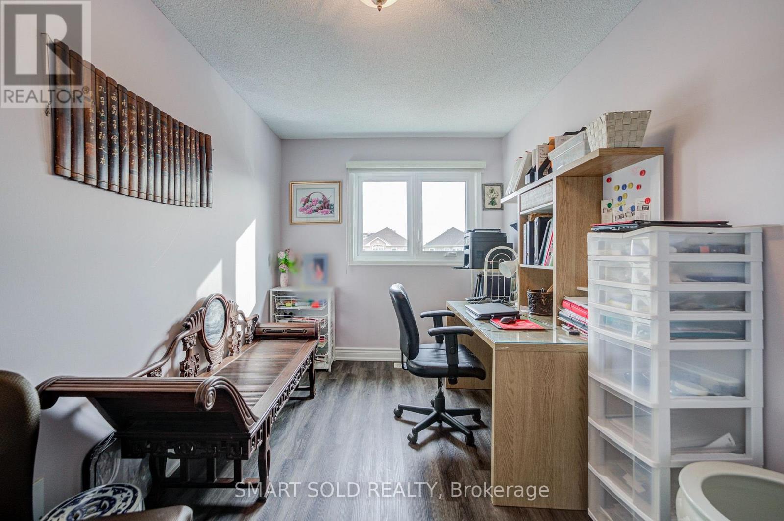 70 CONNERY CRESCENT - 34