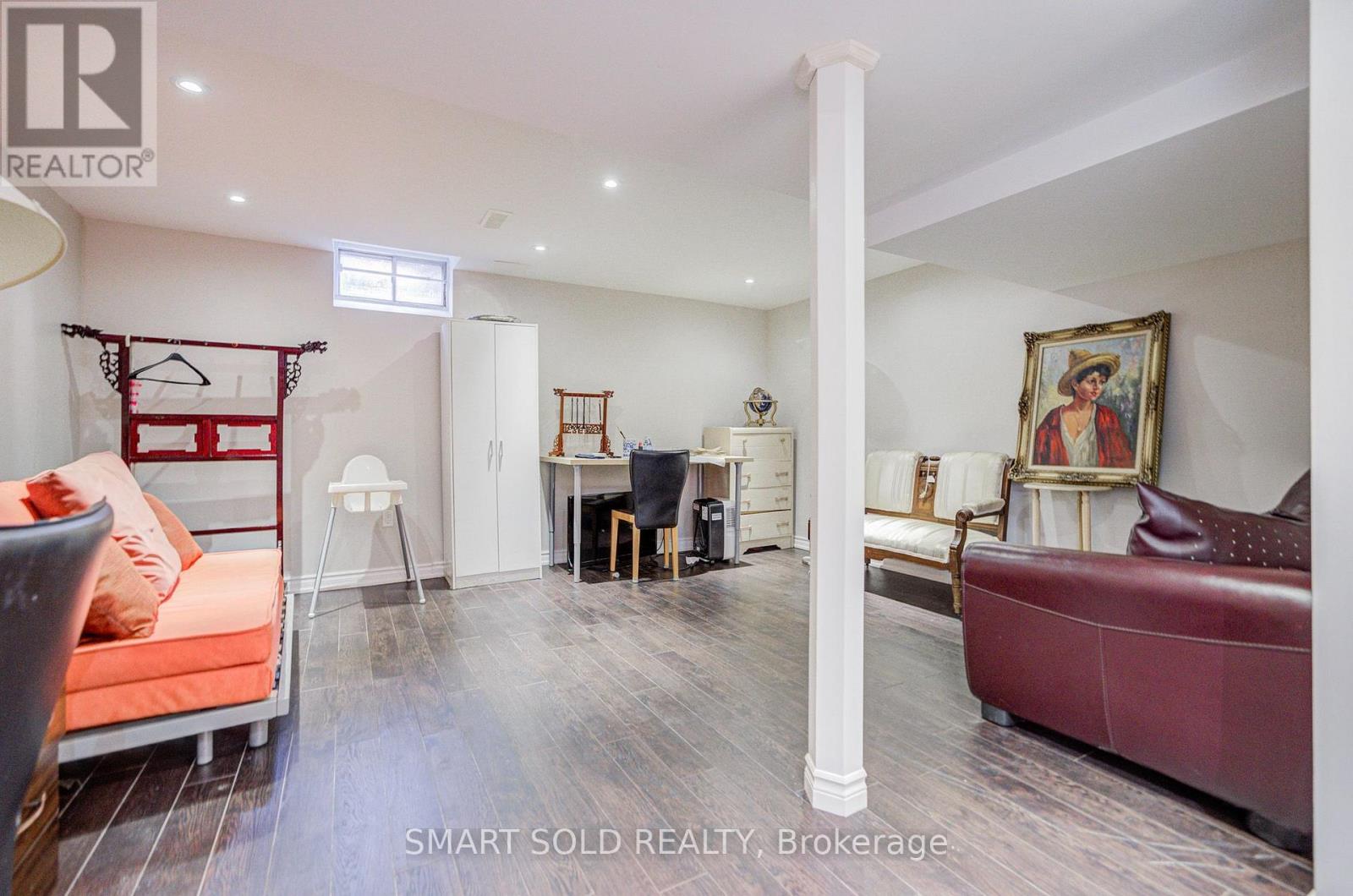 70 CONNERY CRESCENT - 40