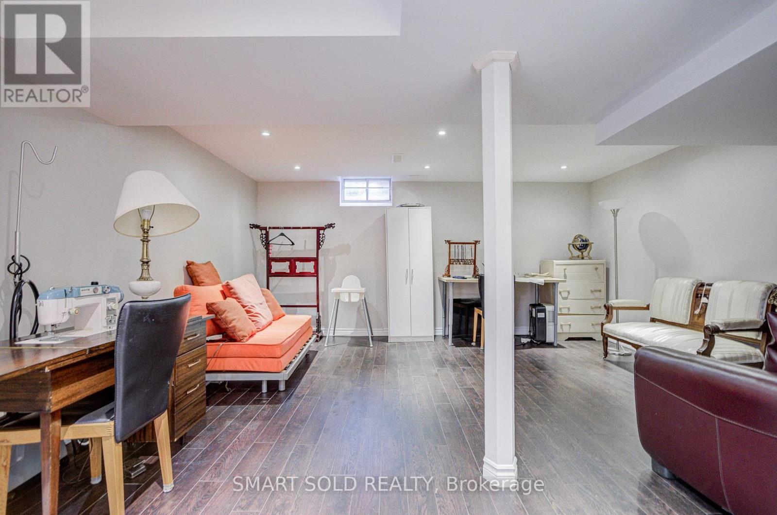 70 CONNERY CRESCENT - 41