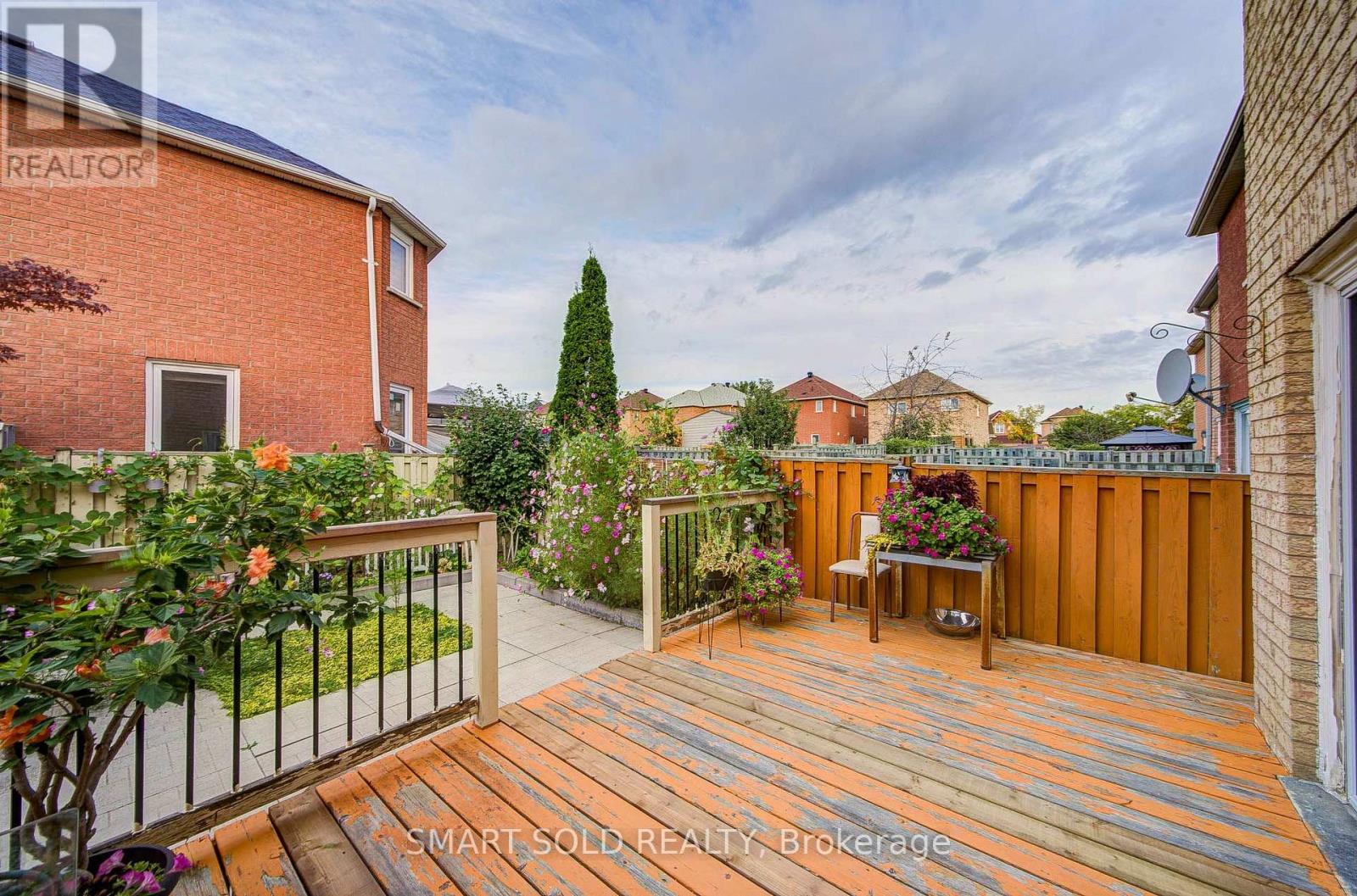 70 CONNERY CRESCENT - 43