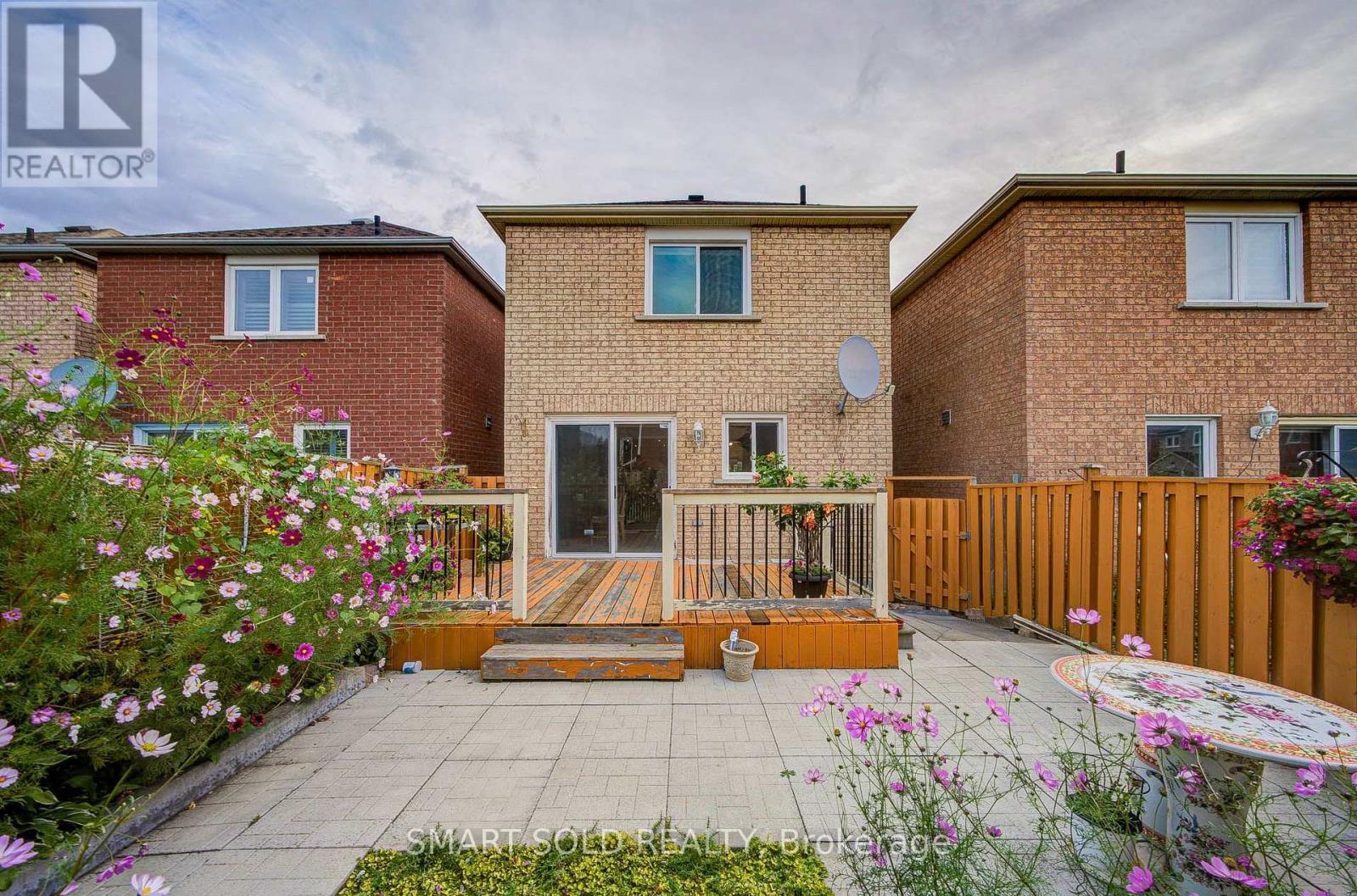70 CONNERY CRESCENT - 45