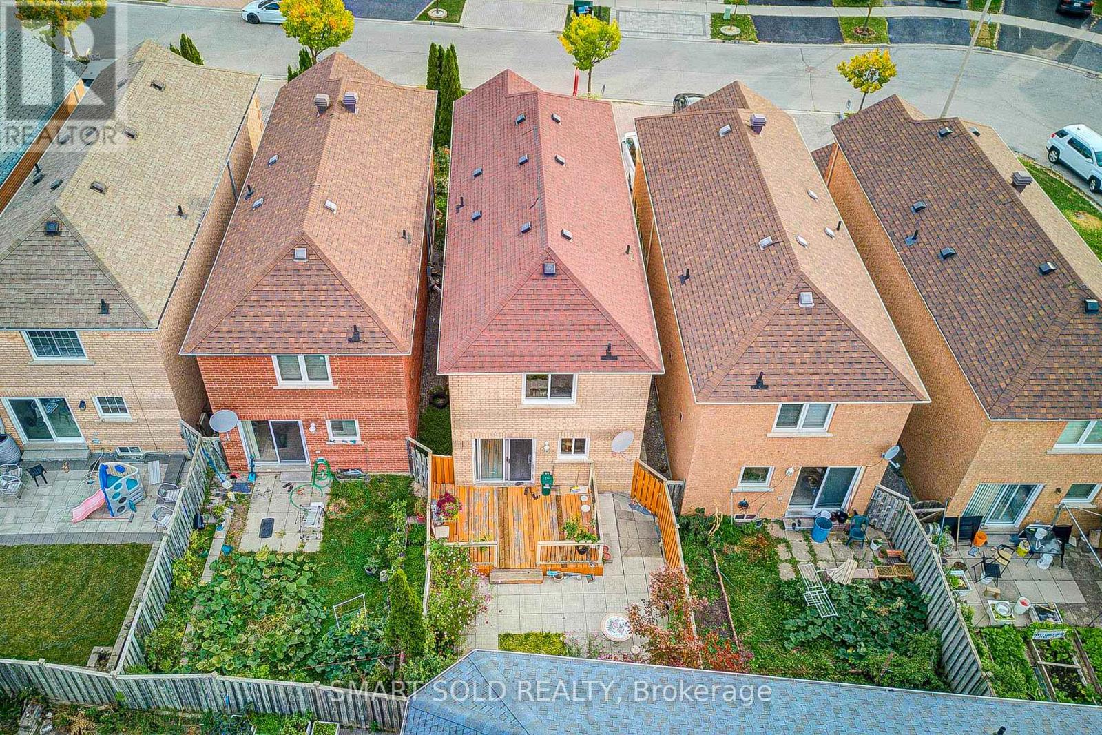 70 CONNERY CRESCENT - 47
