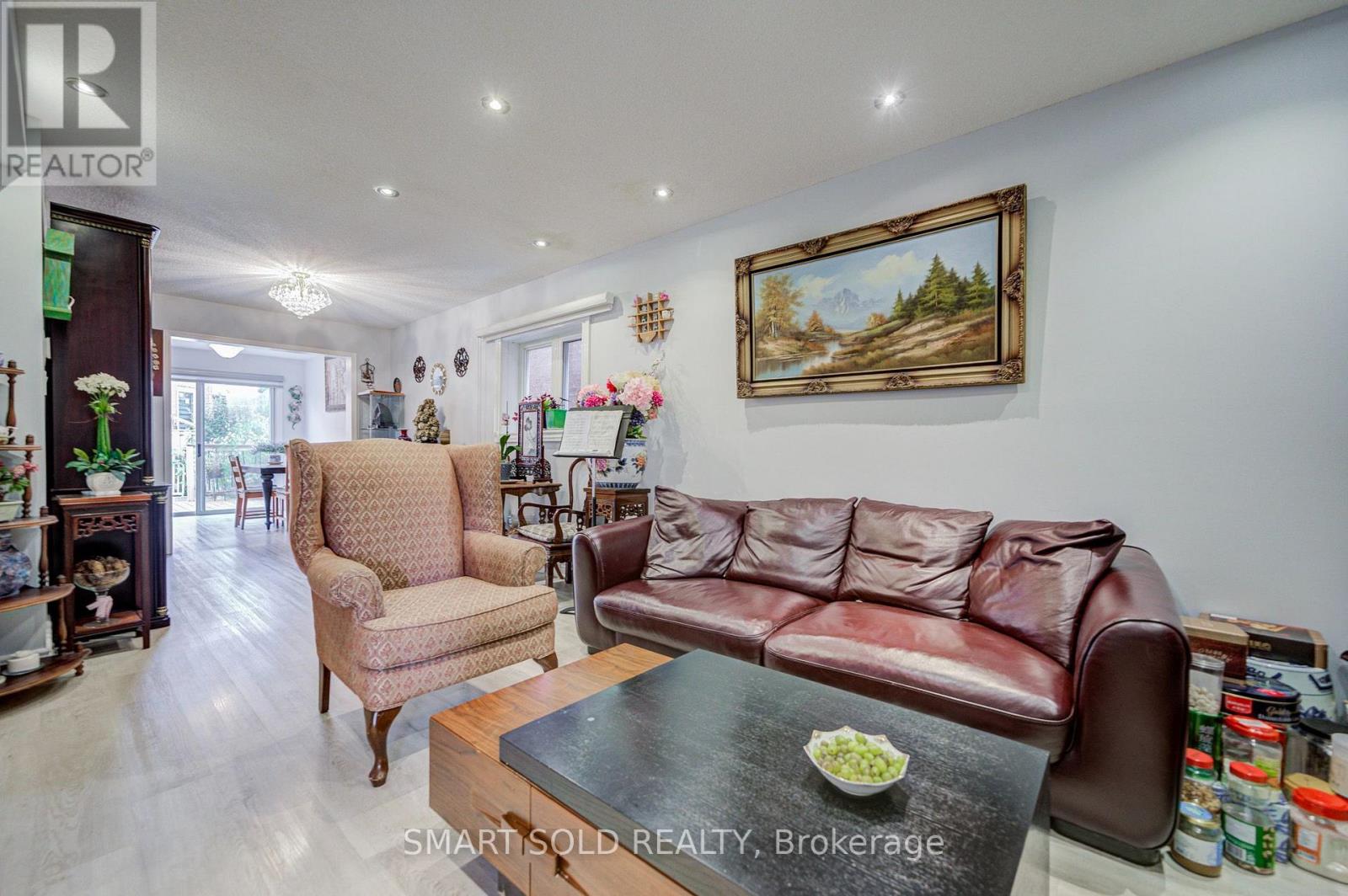 70 CONNERY CRESCENT - 5