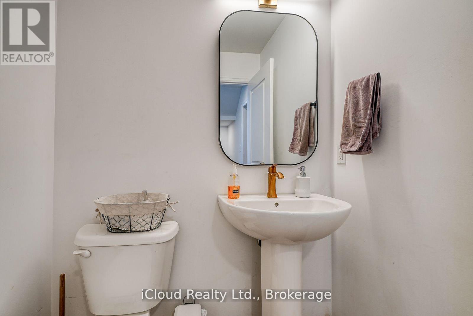 15 CURREN CRESCENT - 12