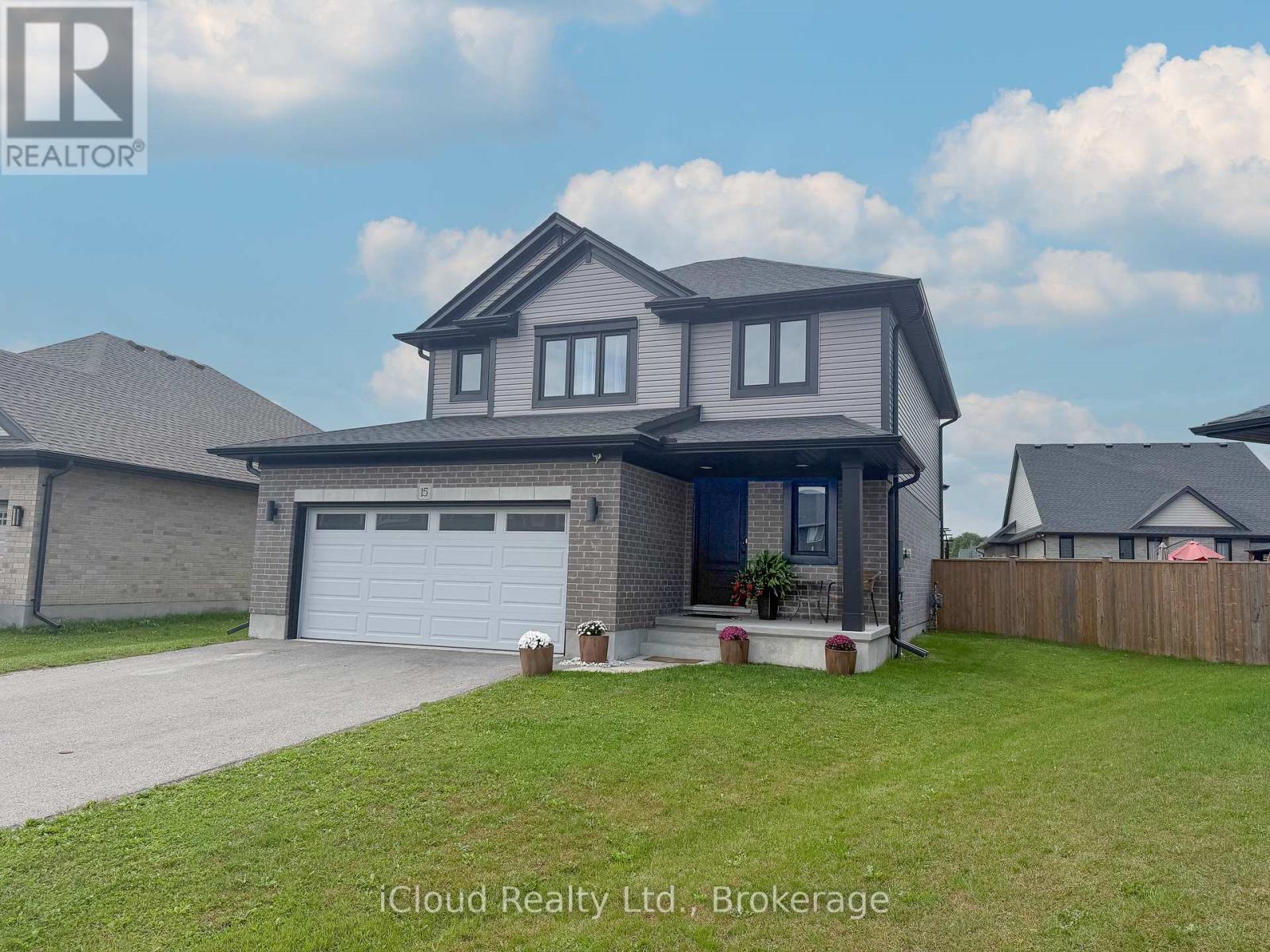 15 CURREN CRESCENT - 2