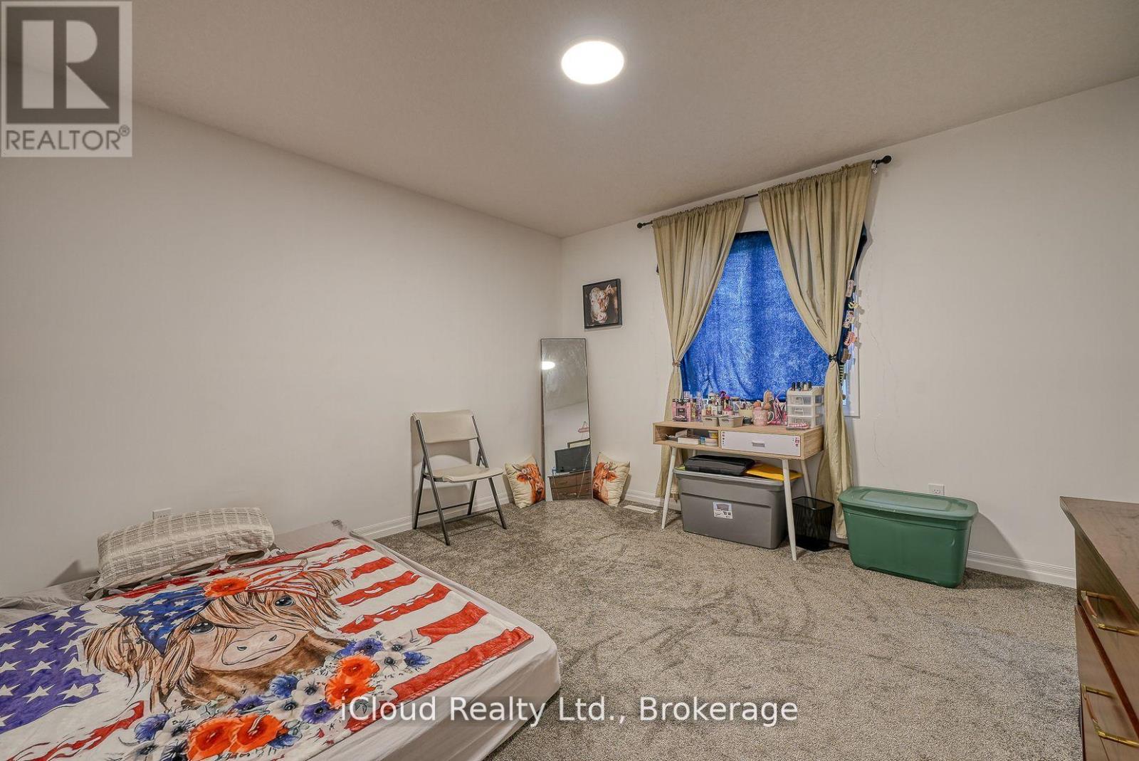 15 CURREN CRESCENT - 26
