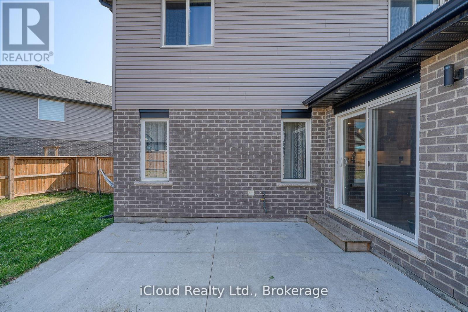 15 CURREN CRESCENT - 37