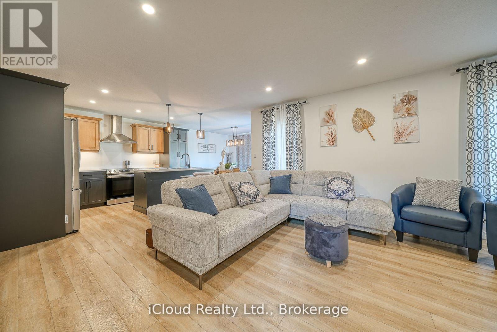 15 Curren Crescent, Tillsonburg, ON photo 5