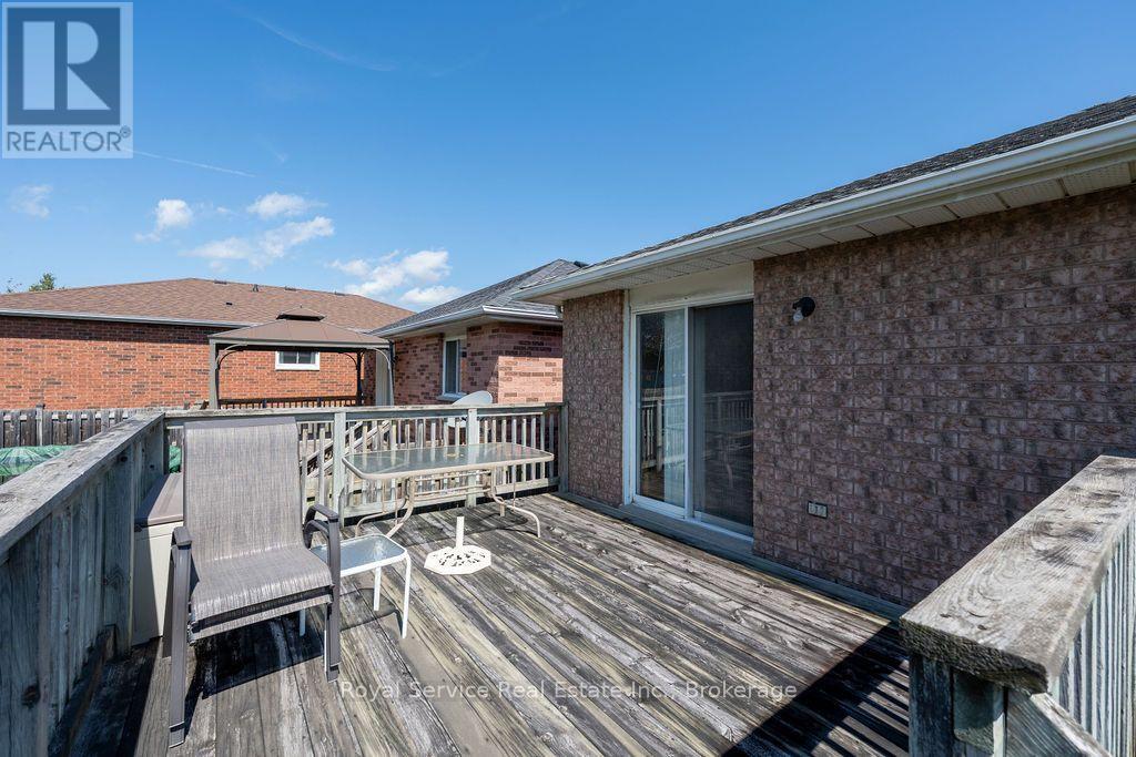 1005 Field Court, Cobourg, ON photo 8