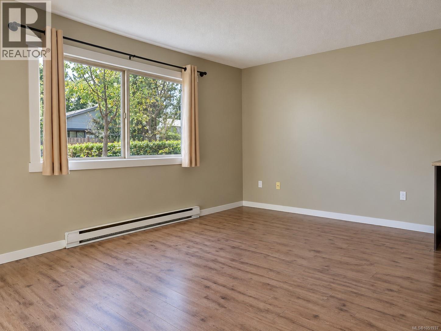 #101 1600 Caspers Way - 9