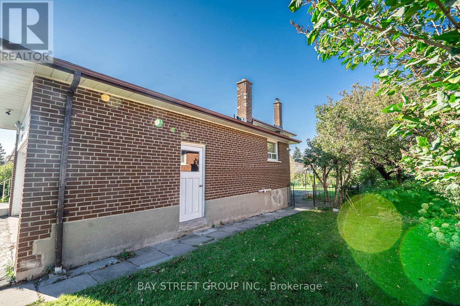 42 Faye Drive, Toronto, ON photo 37