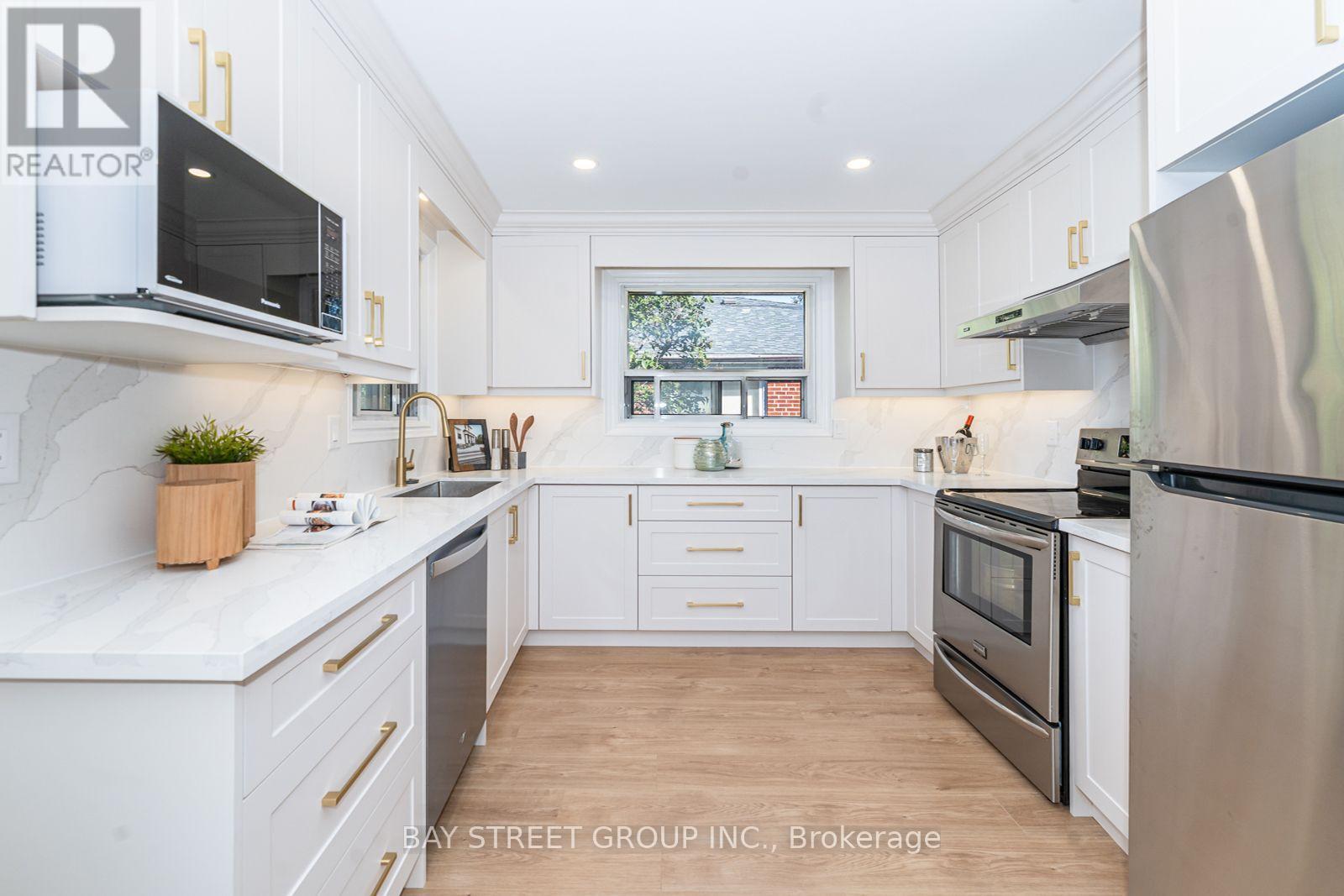 42 Faye Drive, Toronto, ON photo 9