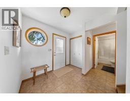 Mud room - 621 Ross Beach Road, Lakeshore, ON N8L1J7 Photo 8
