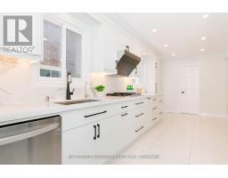 Laundry room - 12 Charnwood Place, Markham, ON L3T5H3 Photo 10