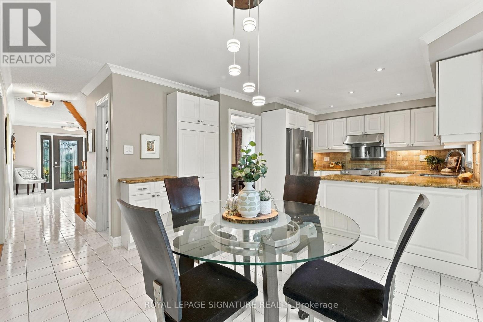 408 McCaffrey Road, Newmarket, ON photo 16