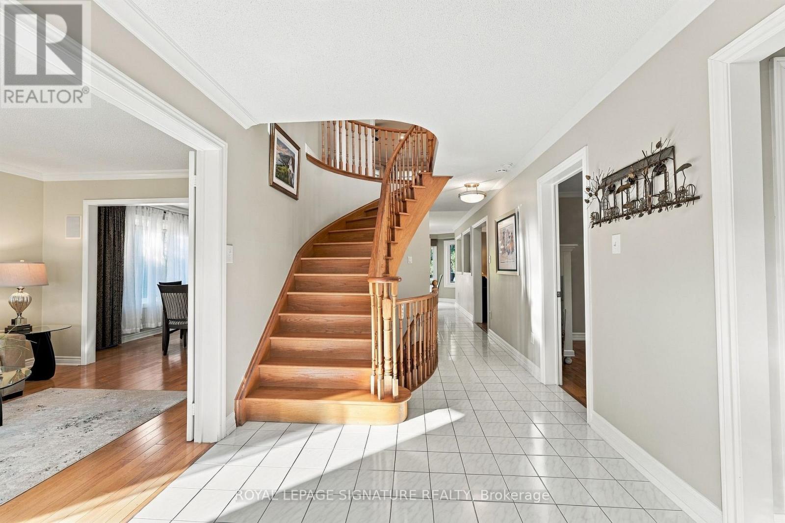 408 McCaffrey Road, Newmarket, ON photo 4