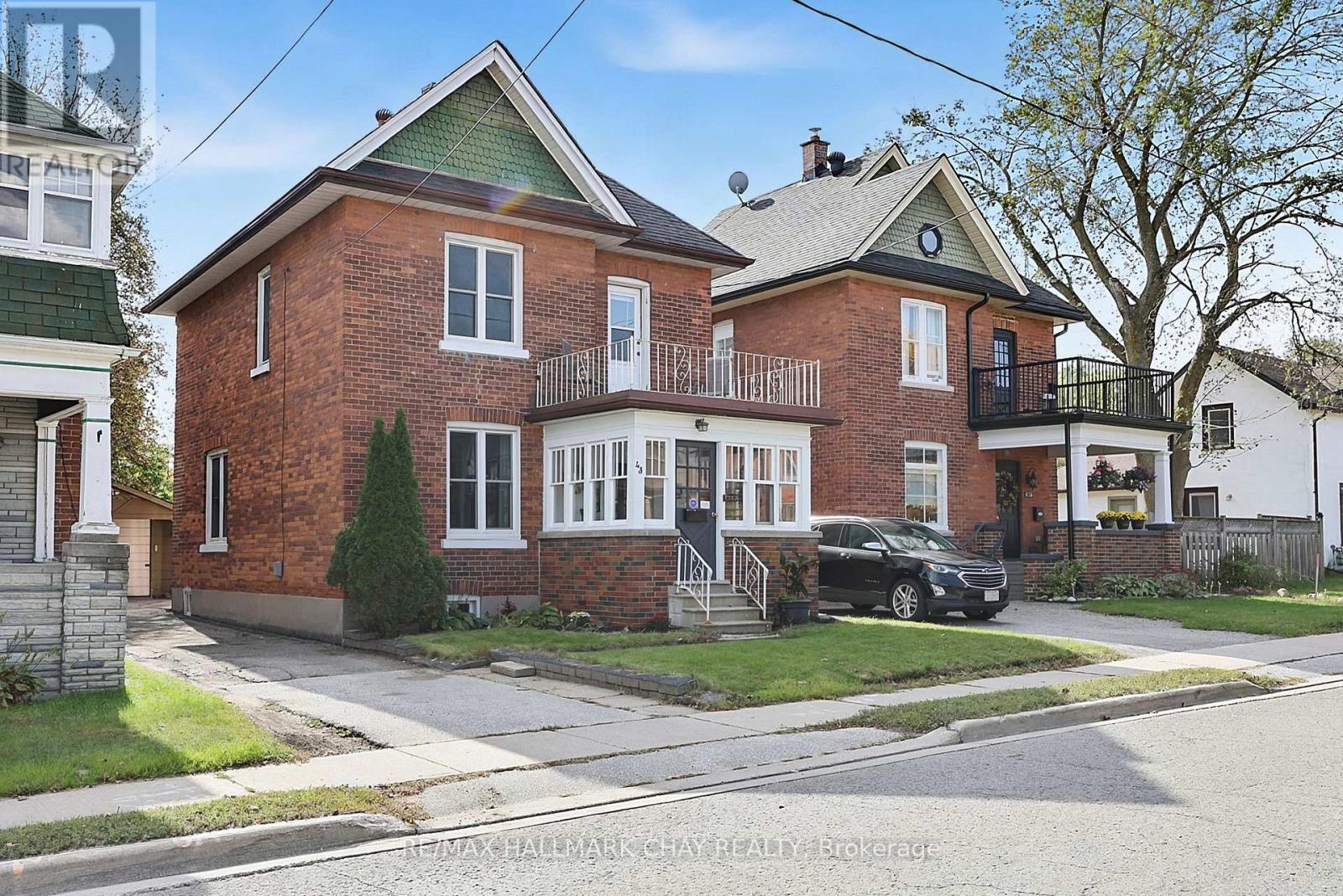 43 Brock Street, Barrie, ON photo 2