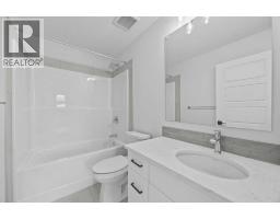 Laundry room - 35 Creekside Rise Sw, Calgary, AB T3X5V9 Photo 12