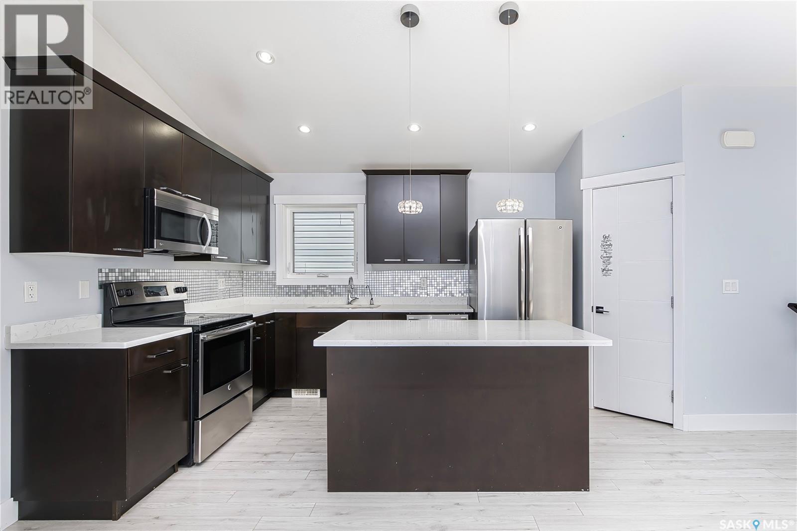 3742 33rd STREET W, Saskatoon — photo 8