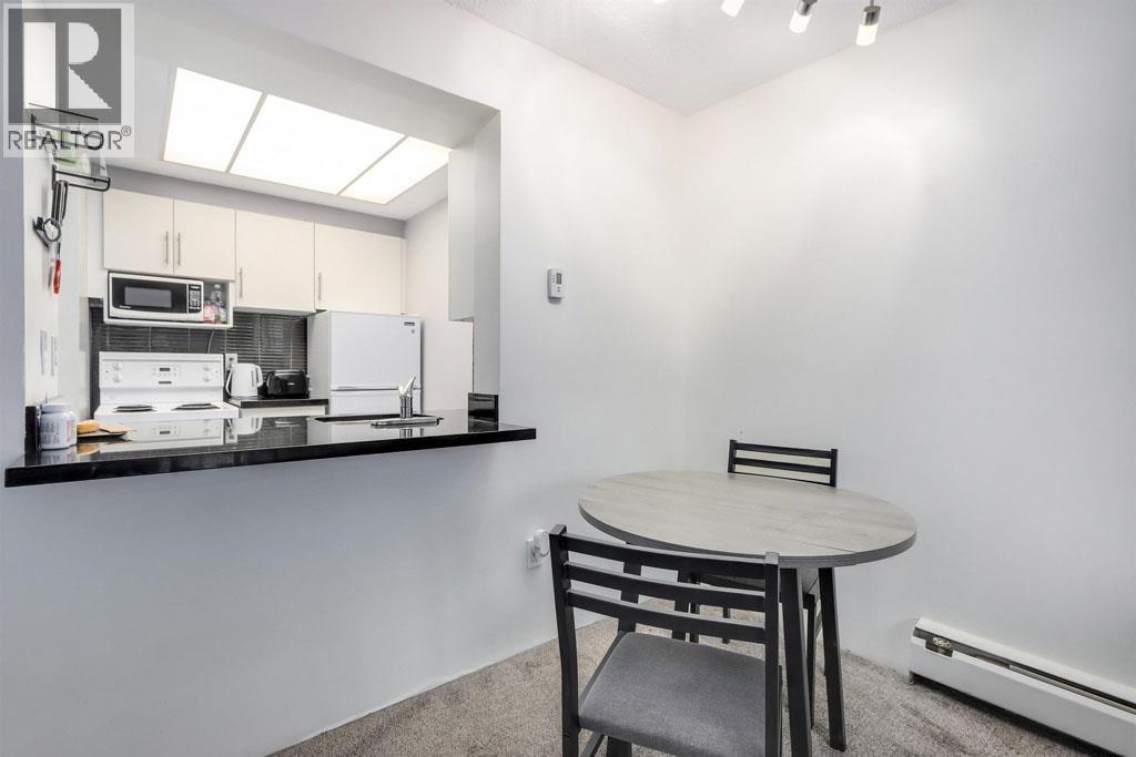207 1450 LABURNUM STREET, Vancouver - Image 1