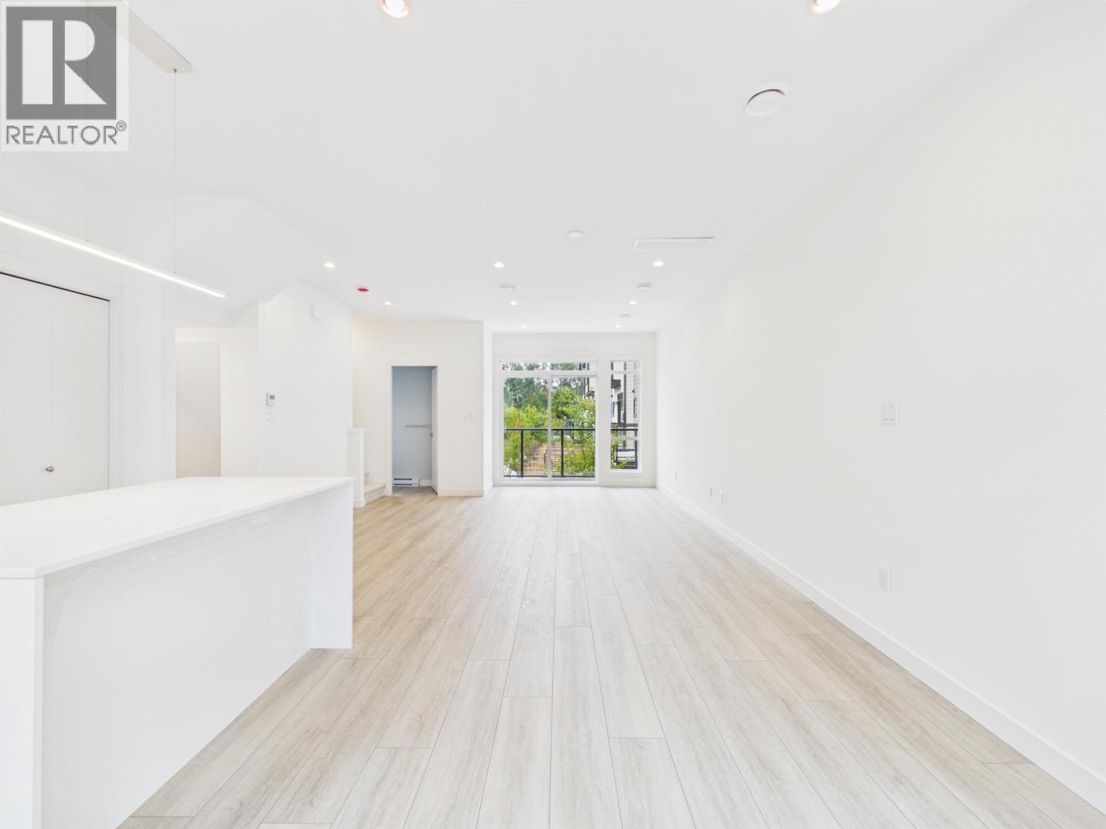 Photo of 30 4337 BOUNDARY ROAD 19