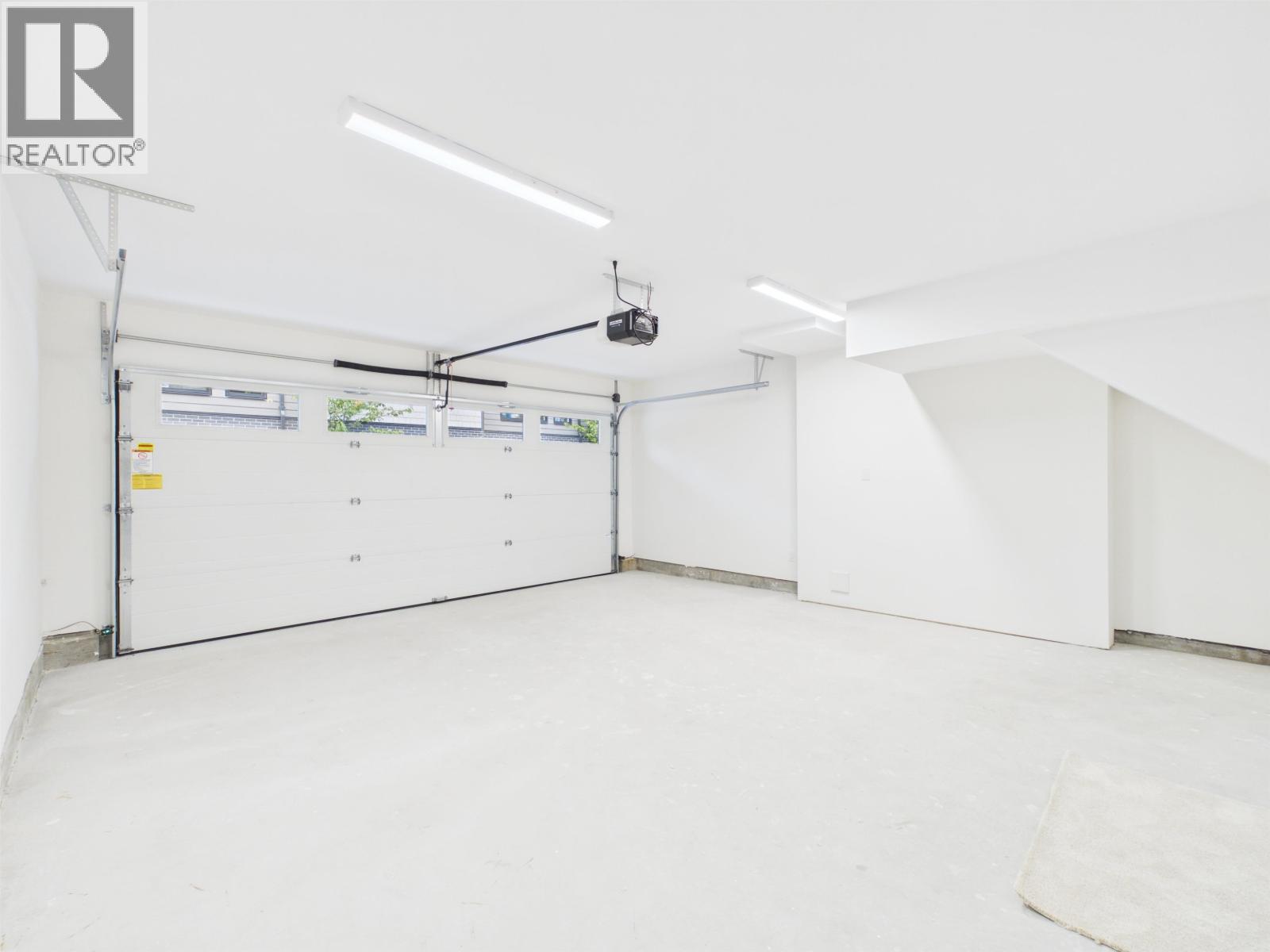 Photo of 30 4337 BOUNDARY ROAD 14
