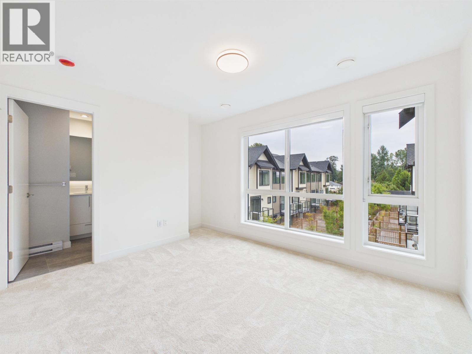 Photo of 30 4337 BOUNDARY ROAD 32