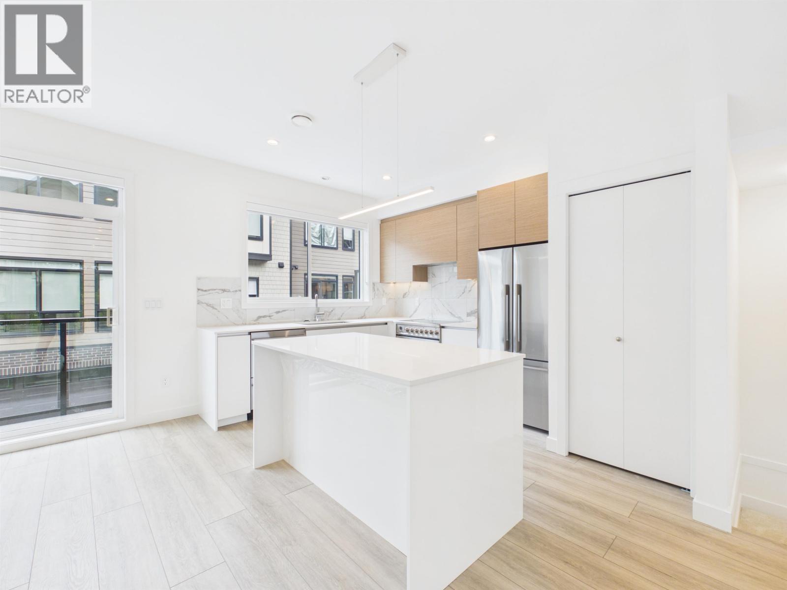 Photo of 30 4337 BOUNDARY ROAD 18
