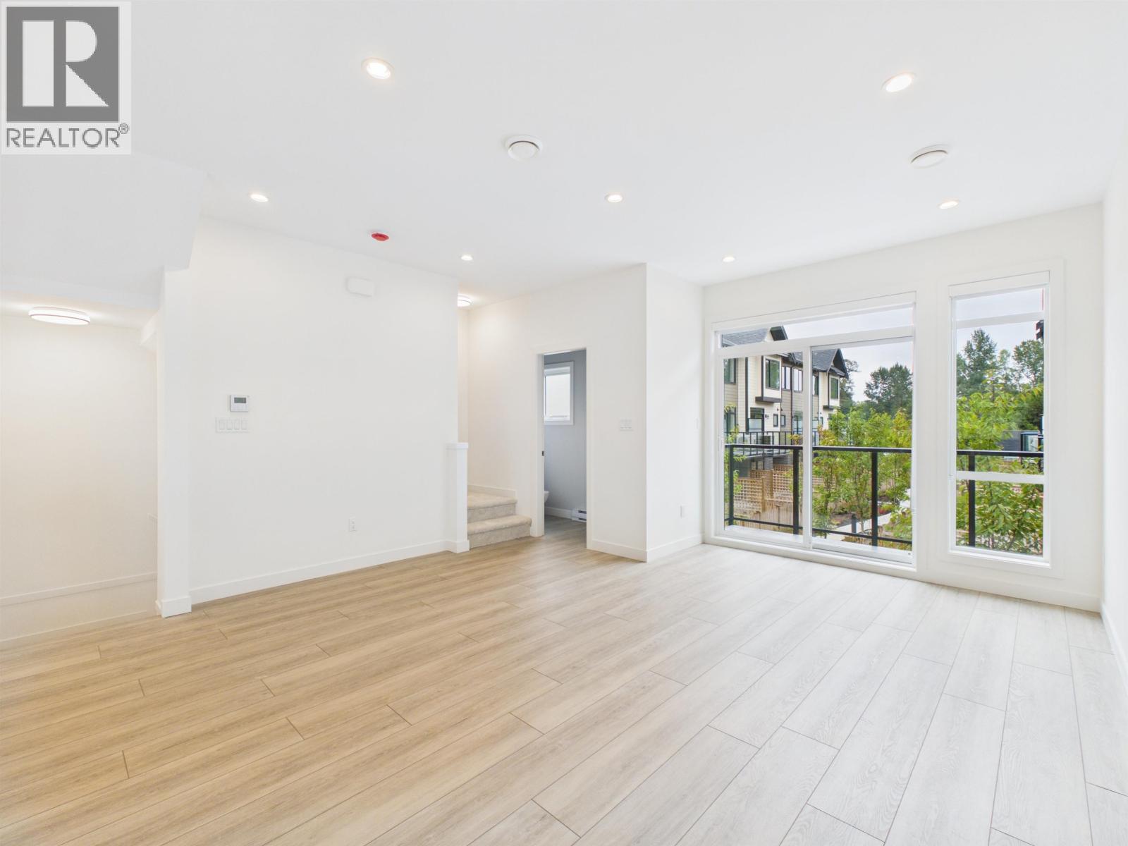 Photo of 30 4337 BOUNDARY ROAD 22