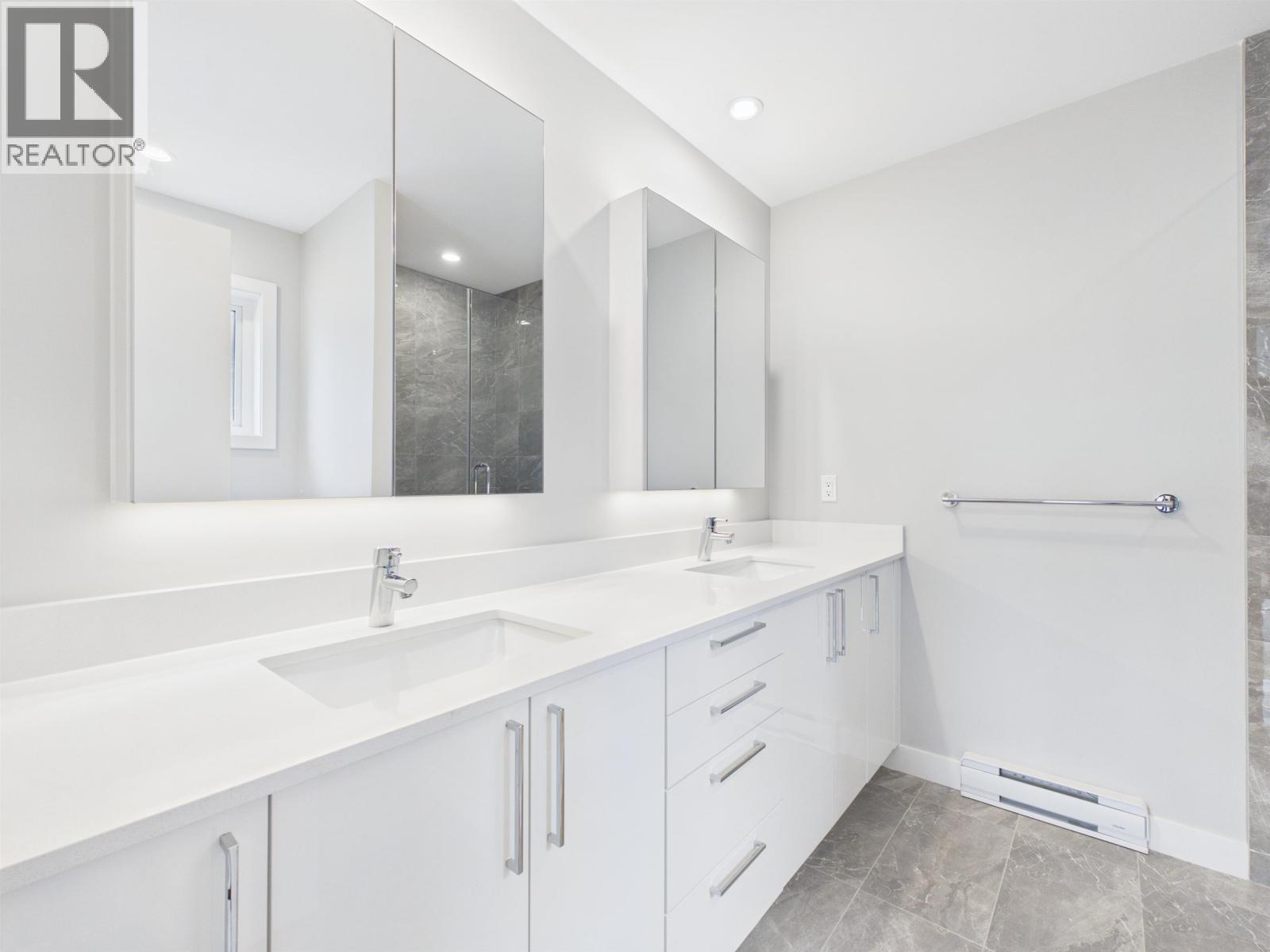 Photo of 16 4337 BOUNDARY ROAD 30
