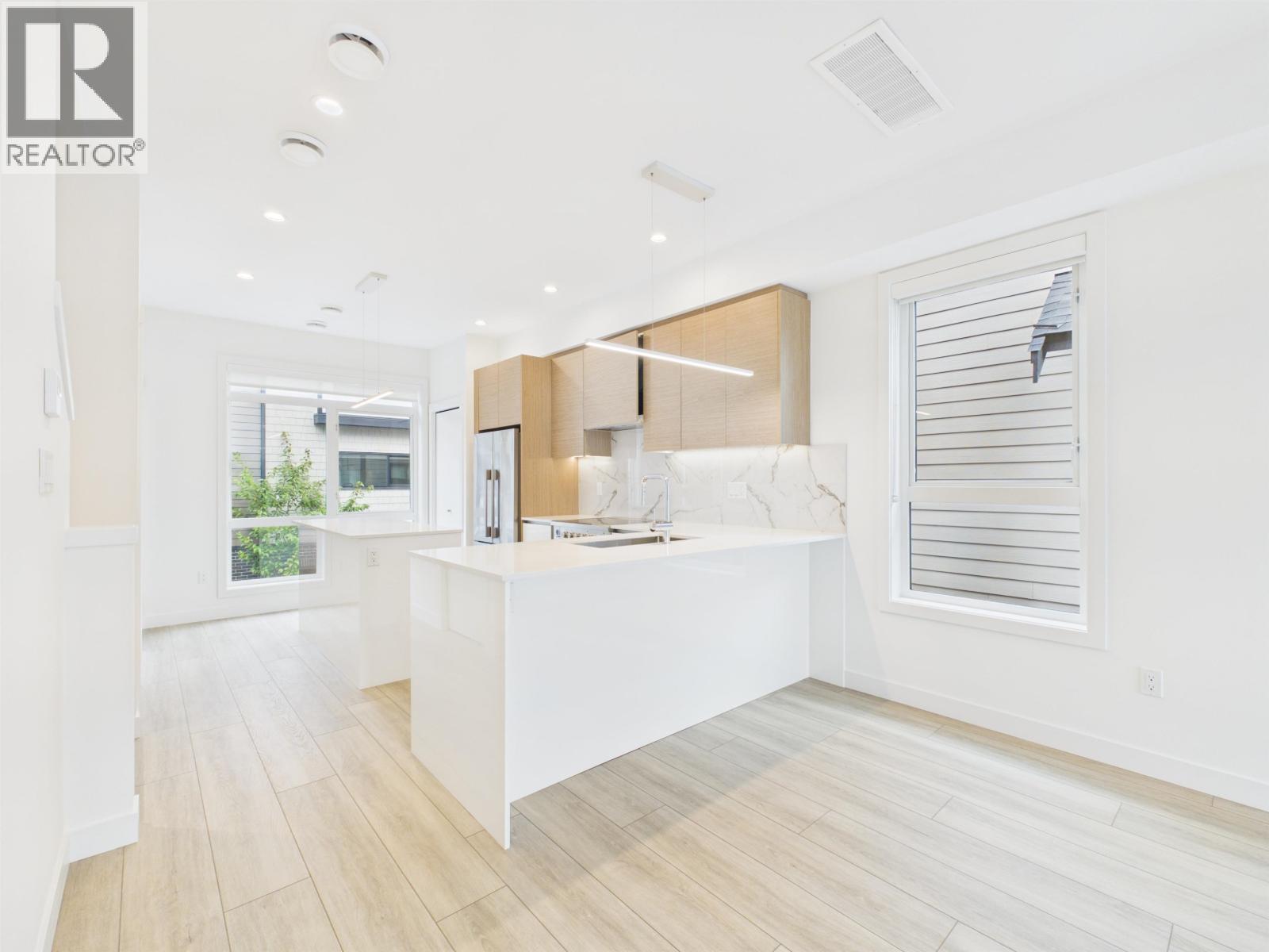 Photo of 16 4337 BOUNDARY ROAD 18