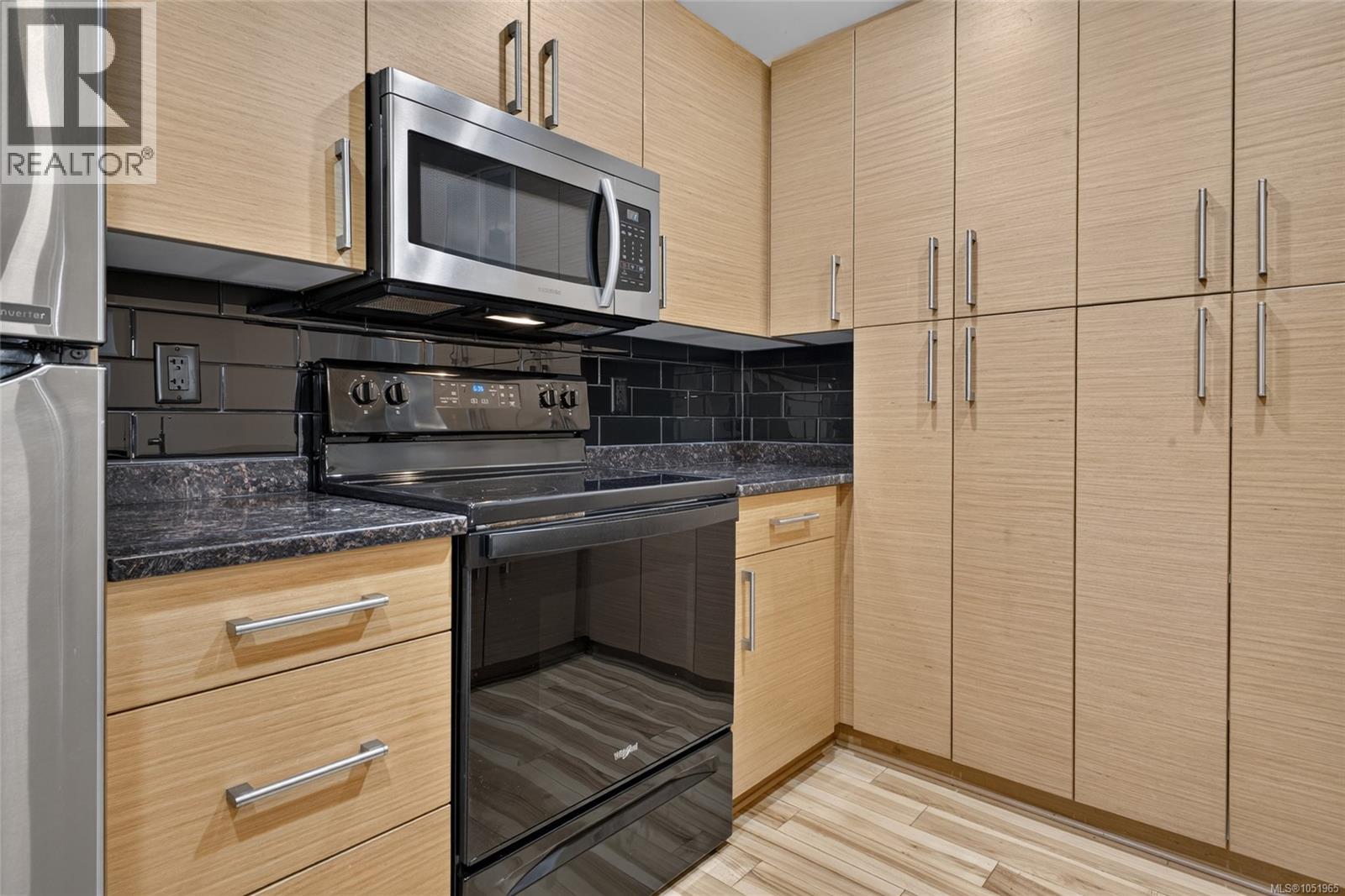 306 4394 West Saanich Rd, Saanich - Image 1