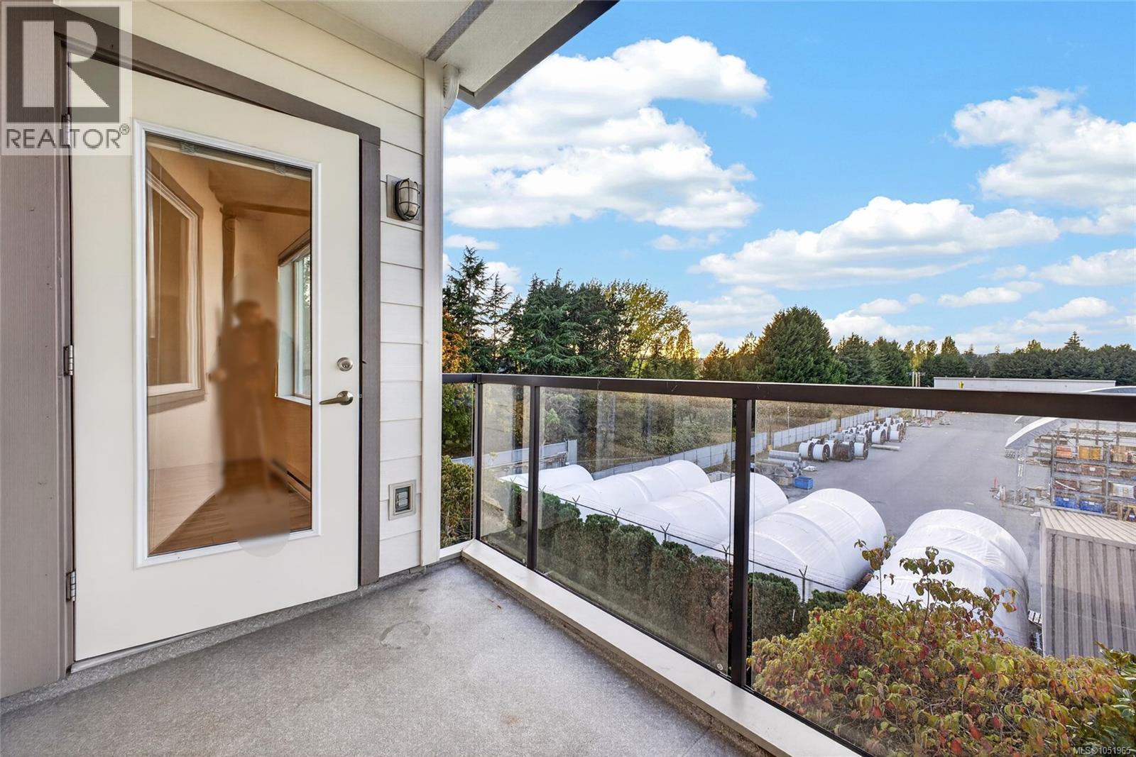 306 4394 West Saanich Rd, Saanich - Image 1