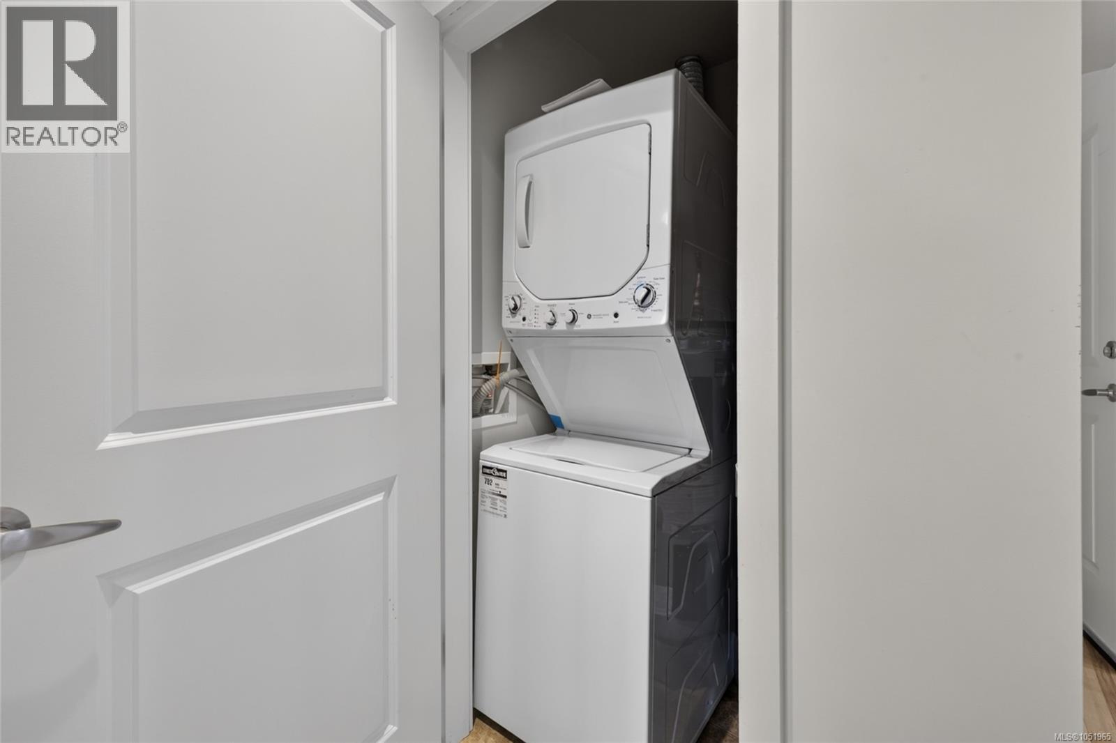 306 4394 West Saanich Rd, Saanich - Image 1