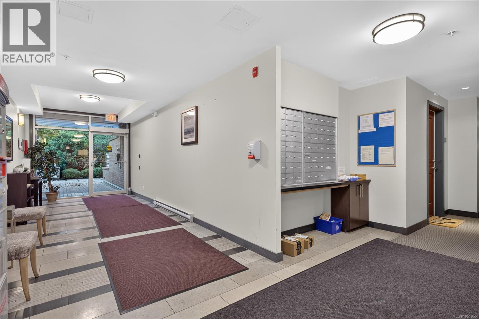306 4394 West Saanich Rd, Saanich - Image 1