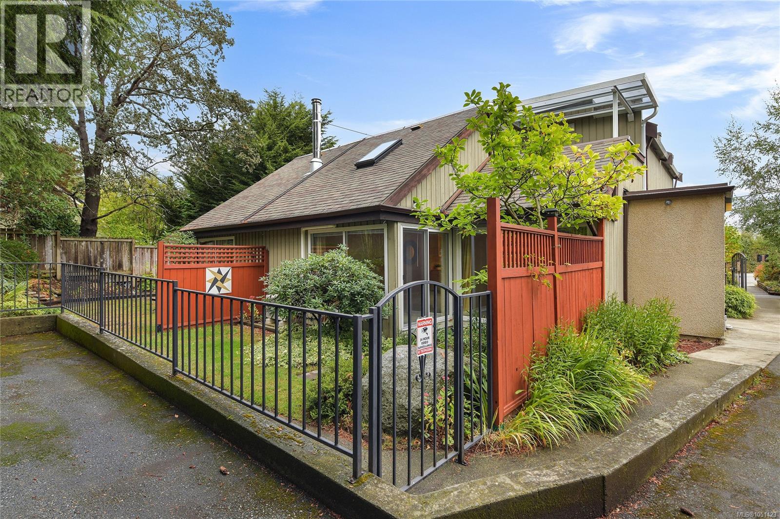2310 Fernwood Rd, Victoria - Image 1