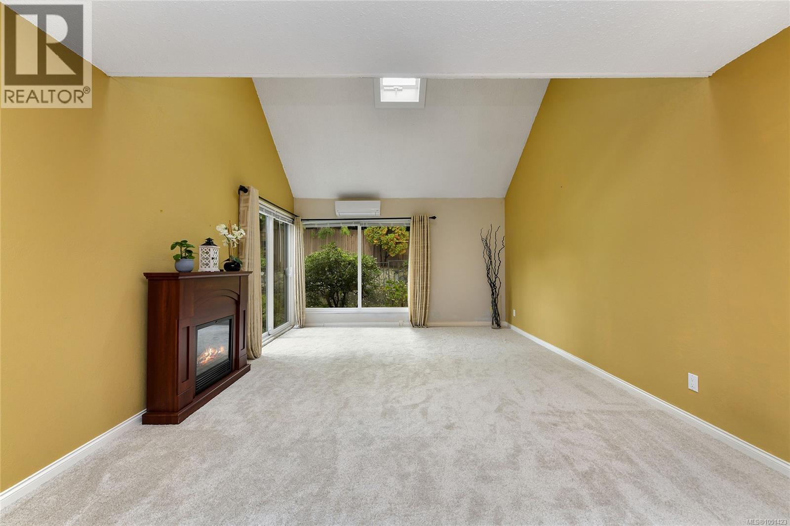 2310 Fernwood Rd, Victoria - Image 1