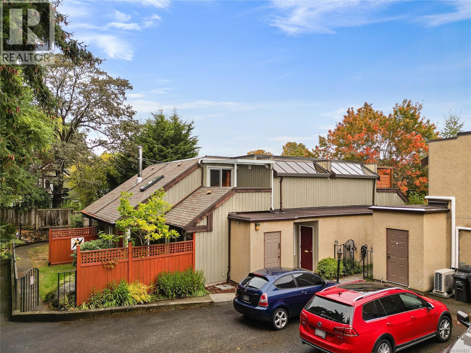 2310 Fernwood Rd, Victoria - Image 1